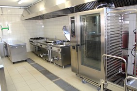 Κεντρικό Μαγειρείο στη Λάρισα –Παράγει πάνω από 2.000 μερίδες φαγητού καθημερινά 