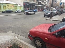 Aρχισε να χιονίζει στην πόλη της Λάρισας 