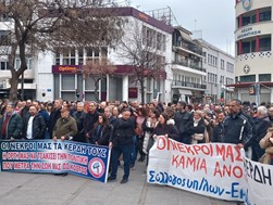 Δυναμικό συλλαλητήριο στη Λάρισα για την τραγωδία στα Τέμπη 