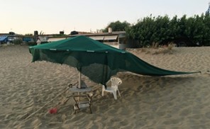 Τέλος οι "μόνιμες" ομπρέλες στις παραλίες και από τον Δήμο Αγιάς 