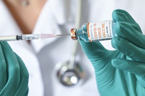 Συνεχής ροή εμβολιασμών στο Πανεπιστημιακό Νοσοκομείο – Μεγαλώνει το ενδιαφέρον