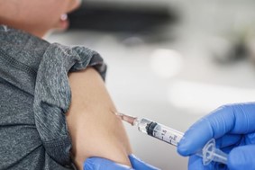 Κορωνοϊός: Άνοιξε η πλατφόρμα για τον εμβολιασμό παιδιών από 6 μηνών ως 4 ετών