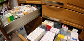 Λάρισα: Άδειασαν τα ράφια από γνωστά φάρμακα – Ταλαιπωρία για ασθενείς