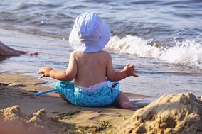 ΙΣΛ: Προστασία βρεφών και μικρών παιδιών στη θάλασσα και στις πισίνες