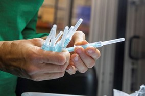Mε ταχείς ρυθμούς οι εμβολιασμοί κατά του κορωνοϊού - Η εικόνα στη Λάρισα 