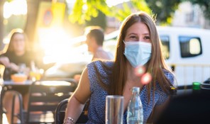 Παγκόσμιος Οργανισμός Υγείας: Μην βγάζετε τις μάσκες οι εμβολιασμένοι