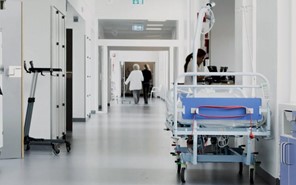 Λάρισα: Άδειασαν τα νοσοκομεία από άλλα νοσήματα