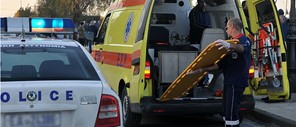 Λάρισα: Αυτοκίνητο προσέκρουσε σε σταθμευμένη νταλίκα - Τραυματίστηκε ο οδηγός
