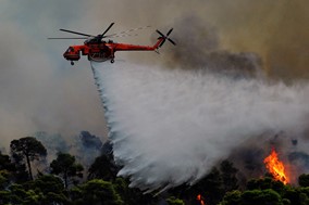 Λάρισα: Φωτιά στον Όλυμπο σε δύσβατη περιοχή στην Καρυά Ελασσόνας