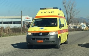 Στο νοσοκομείο τρία άτομα μετά από τροχαίο στον Τύρναβο