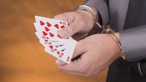 Λάρισα: Η επίσημη ανακοίνωση της Αστυνομίας για την σύλληψη των 14 που έπαιζαν πόκερ