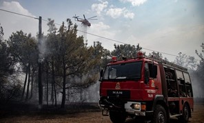 Φωτιά στα Τέμπη - Eπιχειρούν επίγειες και εναέριες δυνάμεις 