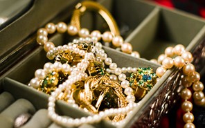 Ανήλικοι έκλεψαν κοσμήματα στον Βόλο και ήρθαν στη Λάρισα για να τα πουλήσουν