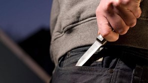 Ληστεία υπό την απειλή μαχαιριού σε ενεχυροδανειστήριο - Χειροπέδες σε 20χρονο