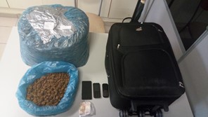 Συνελήφθη στο ΚΤΕΛ με βαλίτσα που περιείχε 8 kg χασίς