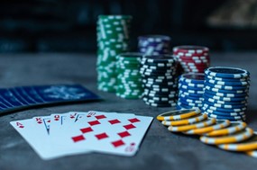 Επαιζαν πόκερ σε σπίτι στη Λάρισα - Οκτώ συλλήψεις 