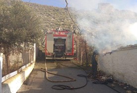Eκτεταμένες ζημιές από φωτιά σε σπίτι στο Καστρί Αγιάς 