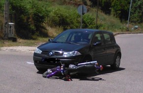 Σοβαρός τραυματισμός Λαρισαίου σε τροχαίο - Συγκρούστηκε μηχανάκι με αυτοκίνητο