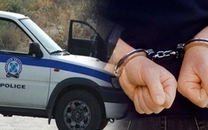 Συνελήφθη ανήλικος Λαρισαίος για διακίνηση ναρκωτικών- Στην κατοχή του είχε πιστόλι και μαχαίρια 