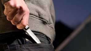 Δύο συλλήψεις για μαχαίρια και σουγιάδες στη Λάρισα