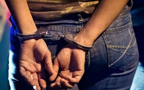 Λάρισα: Συνελήφθη με ηρωίνη και ναρκωτικά χάπια στο σπίτι της 