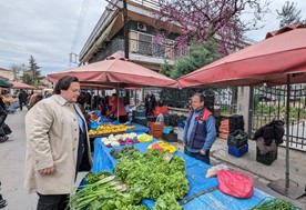 Στη λαϊκή αγορά της Νέας Σμύρνης ο Θωμάς Παπαλιάγκας 