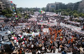 Δύο συλλαλητήρια στη κεντρική πλατεία Λάρισας 