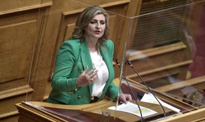 Ε. Λιακούλη στη Βουλή: "Το ΠΑΣΟΚ θα αποκαταστήσει τη Δημοκρατία, στα Δημοτικά Συμβούλια"