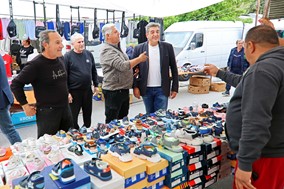  O Π. Νταής με το προεδρείο και τους πωλητές των Λαϊκών Αγορών Λάρισας 
