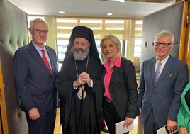 Ρένα Καραλαριώτου με Αρχιεπίσκοπο Μακάριο: "Παράδειγμα προς μίμηση το έργο σας για την ανθρωπότητα" 