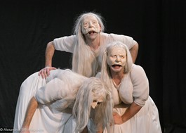 «Οι γριές που μαζεύουν την τσουκνίδα», στην Αιγάνη και την Βελίκα