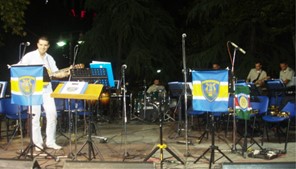 Oι Λαρισαίοι "πήγαν πλατεία" με τη μουσική μπάντα της 1ης Στρατιάς