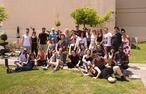 33 νέοι από την Ελλάδα, την Ιταλία και τη Γερμανία  παρουσιάζουν διακαλλιτεχνική παράσταση στο Διαχρονικό Μουσείο Λάρισας
