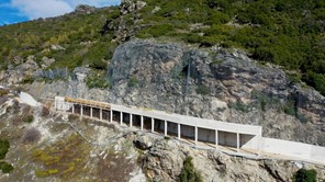 Περιφέρεια Θεσσαλίας: Σκέπαστρο για προστασία από καταπτώσεις βράχων στο δρόμο Ροδιάς - Συκαμινέας