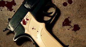 Άγνωστος στα Αμπελάκια δολοφόνησε 23χρονο, παραλίγο να σκοτώσει και τον πατέρα