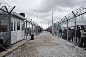 Προσφυγικό: Πού θα γίνουν τα πρώτα κλειστά κέντρα στην ενδοχώρα