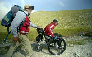 Στο δρόμο για την κορυφή του Ολύμπου - Η ανάβαση του 33χρονου παραπληγικού 