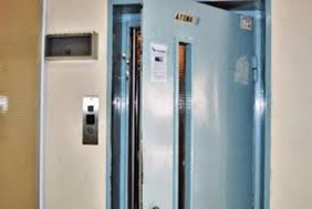 Λάρισα: Πόρτα ασανσέρ «έκλεισε» το πόδι 5χρονου αγοριού 