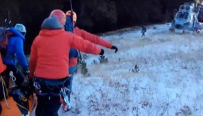 Η στιγμή της διάσωσης του ορειβάτη στον Ολυμπο (Βίντεο)
