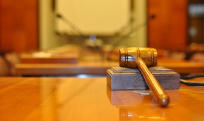 Νέα αναβολή στη δίκη 24χρονου Λαρισαίου - Κατηγορείται για βιασμό ενός 18χρονου 