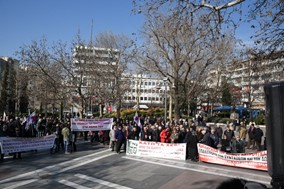 Διαδήλωσαν κόντρα στο νέο ασφαλιστικό - Δύο συγκεντρώσεις στη Λάρισα 