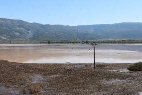 Ανησυχία για τη λίμνη Κάρλα, ανεβαίνει η στάθμη του νερού