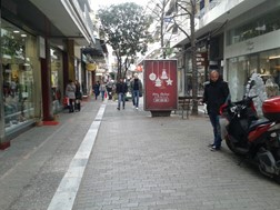 Yποτονική κίνηση τις πρώτες ημέρες των εκπτώσεων στην αγορά της Λάρισας 