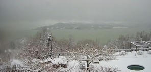 Θαλάσσιος καπνός στη Λίμνη Πλαστήρα και χιονοκάλυψη στη Θεσσαλία (Bίντεο)