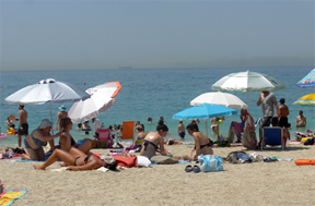 Γεμάτες οι παραλίες, άδεια η πόλη της Λάρισας