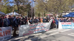Κραυγή αγωνίας συνταξιούχων σε πανθεσσαλική συγκέντρωση διαμαρτυρίας στη Λάρισα