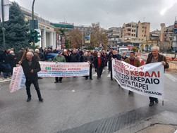 Συλλαλητήριο και πορεία συνταξιούχων κατά της ακρίβειας στη Λάρισα