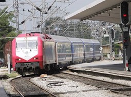 Aπετράπη τραγωδία με συρμούς τρένων στα Παλαιοφάρσαλα