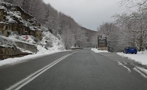 Aνοιχτοί οι δρόμοι στη Θεσσαλία - 80 μηχανήματα στη «μάχη» με τον χιονιά