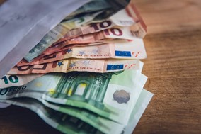 Νέα μηνιαία επιταγή ακρίβειας έως 200 ευρώ - Έρχεται από το 2023 